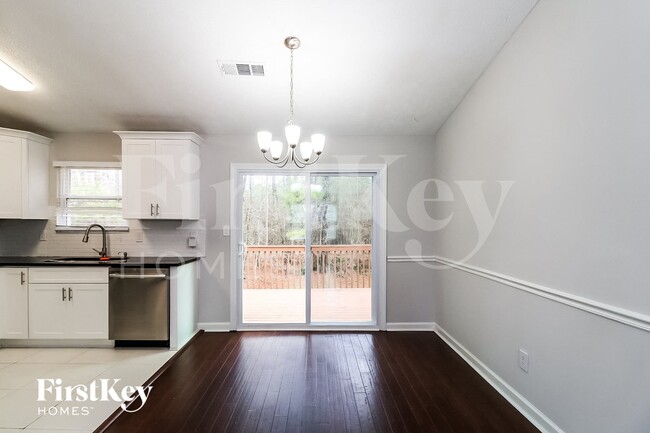 Photo - 405 Sheringham Ct