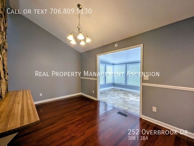 Photo - 252 Overbrook Dr