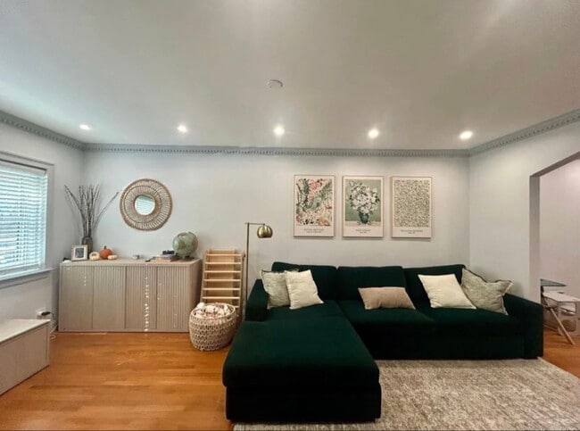 Photo - 65-43 Alderton St