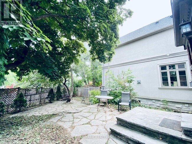 Photo - 256 Oriole Pkwy