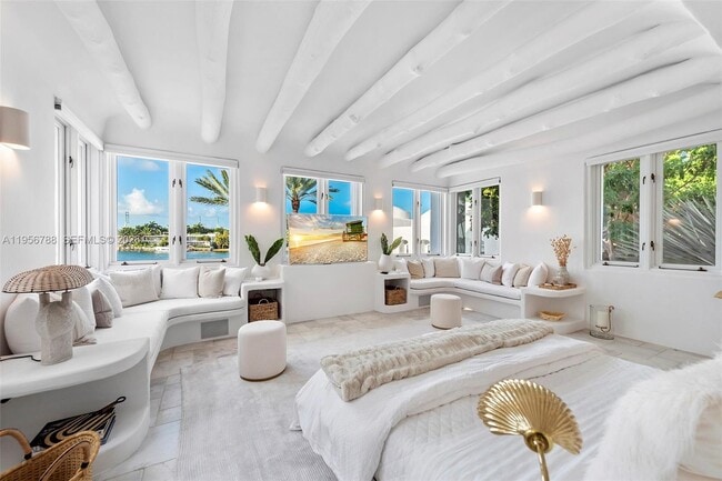 Photo - 24 S Hibiscus Dr