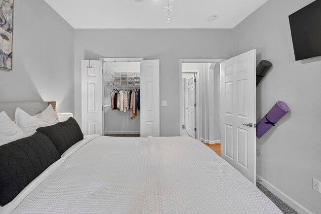 Building Photo - 2732 McKnight Crossing Ct Unit McKnight Crossing Condo
