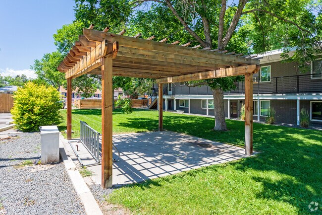 Photo - Saulsbury Manor