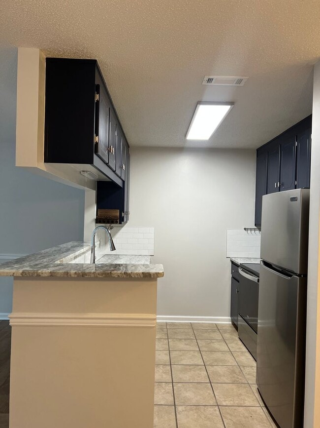 Photo - 105 Winthrope Ln