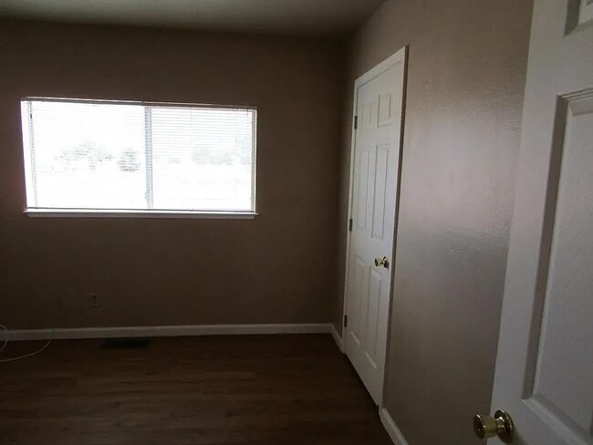 Photo - 1905 Claus Rd