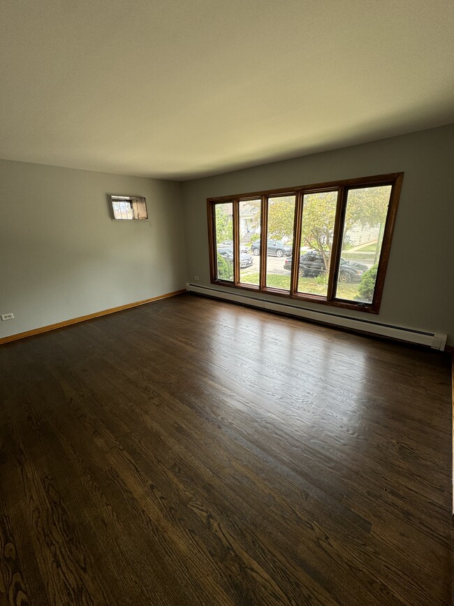 Living room - 2714 N Mason Ave Apartments Unit 1