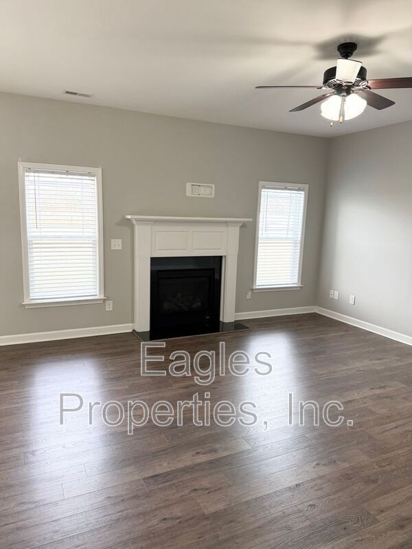 Photo - 209 Weeping Willow Dr