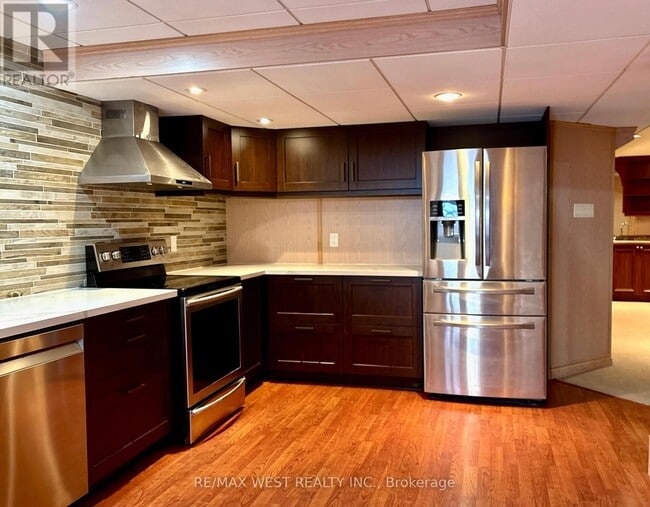 Photo - 463 Hewitt Cir