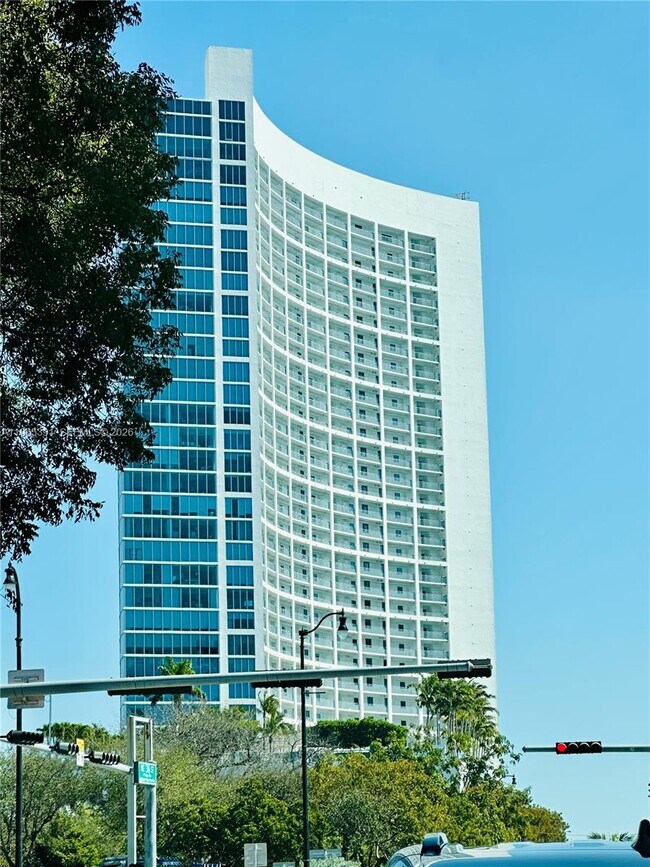 Photo - 601 NE 36th St Unidad 3111