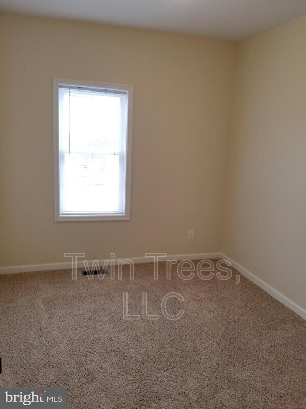 Building Photo - 5937 King St Unit Apt. A