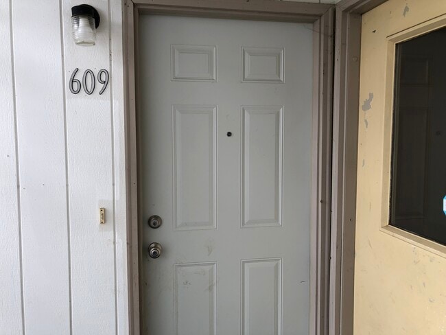 Building Photo - 615 N Washington St Unit 609