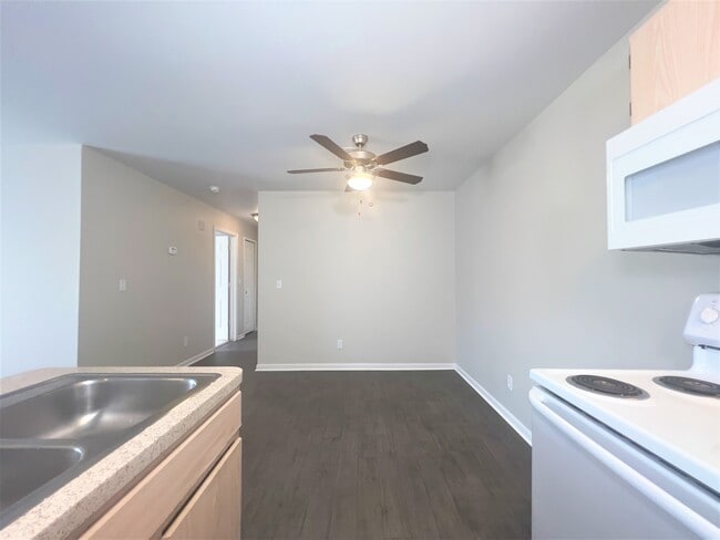 Traditional Dining Room - Chestnut Court Apartments