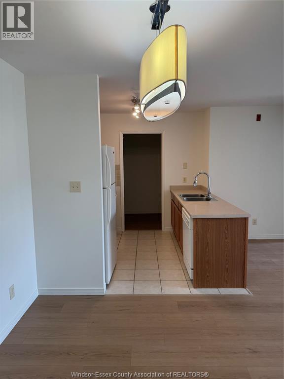 Photo - 5000 Wyandotte St E Unit 304