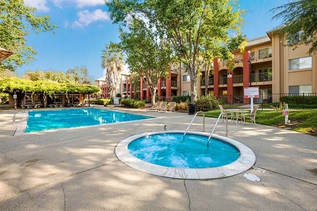 Lakeshore Apartments - Lake Views!