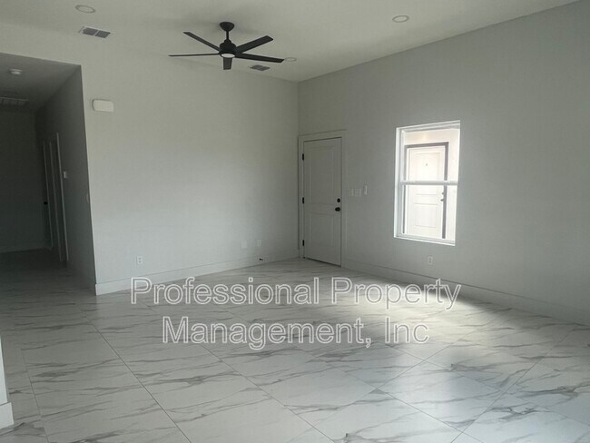 Photo - 2808 Charlie Rd