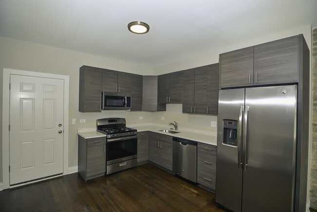 Photo - 2230 N Sawyer Ave Unit A06W