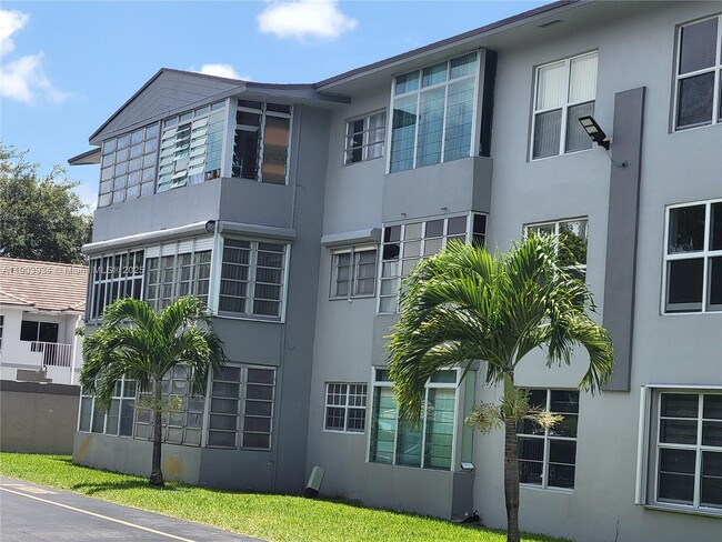 Photo - 120 Royal Palm Rd Unidad 301