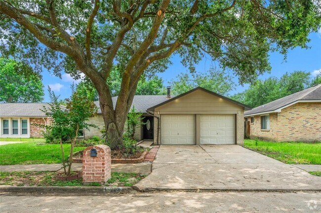 Building Photo - 16323 Maplemont Dr Rental