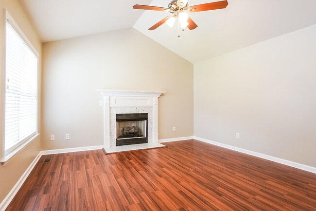 Photo - 305 Wood Green Dr