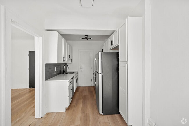 2BR, 1BA - 800SF - Kitchen