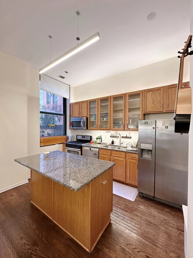 Photo - 208 W Washington St (Chicago, IL)