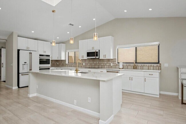 21460 Laguna Dr