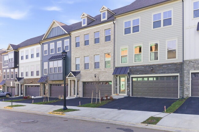 Building Photo - 1017 Venifena Terrace SE