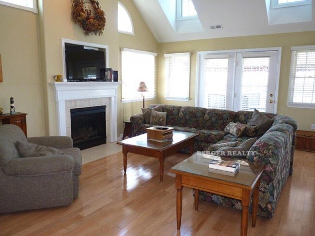 LIVING ROOM - 3523 Haven Ave Apartment Unit 2ND FLOOR