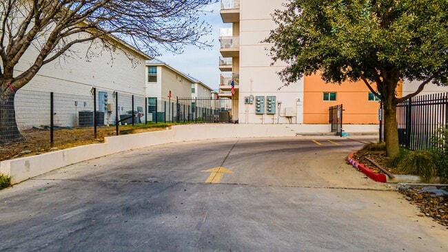 Photo - 502 Shiloh Dr Unit 402 E