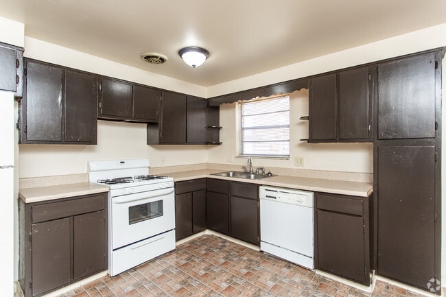 2BR, 1BA - 960 SF