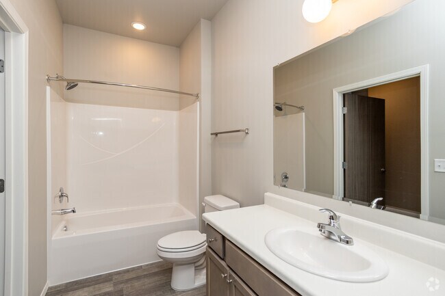 1BR, 1BA - 730SF - Bathroom