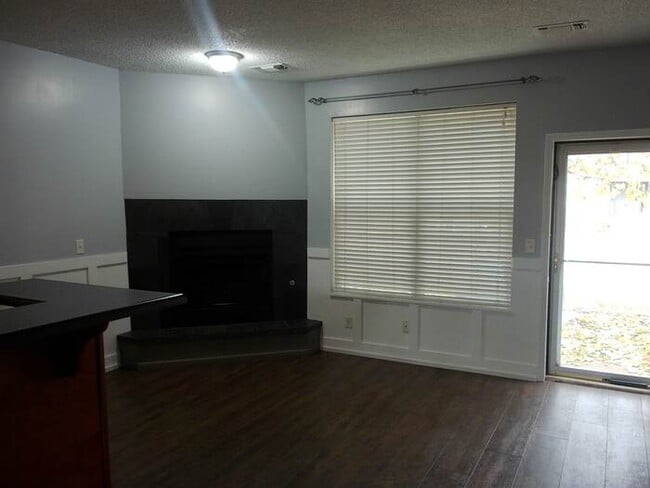 Photo - Great Location near KU and Westport! Adora... Unidad 909