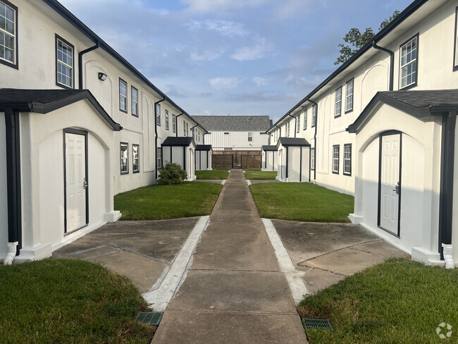 Exterior Entry - Nest Apartments