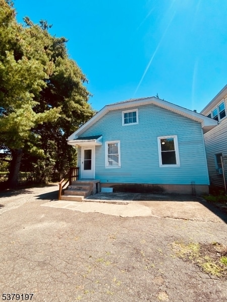 Photo - 665 Ringwood Ave