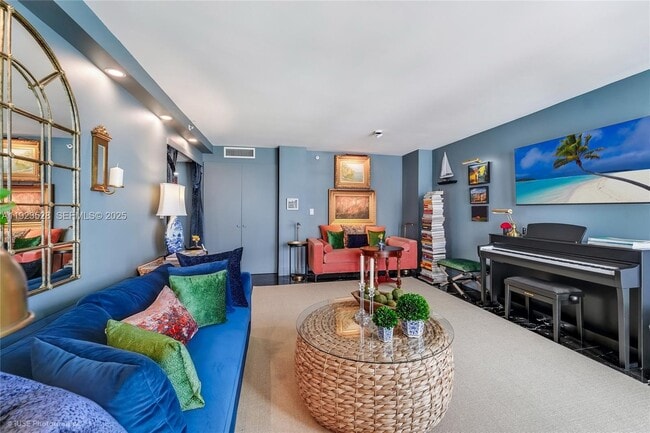 Photo - 2555 Collins Ave Unidad PH114