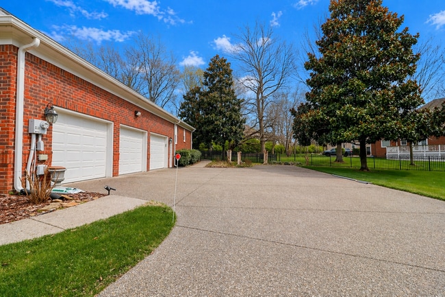 Photo - 5 Bed, 3.5 Bath w/ 3 Car Garage Less than 1 Mile from Downtown Franklin