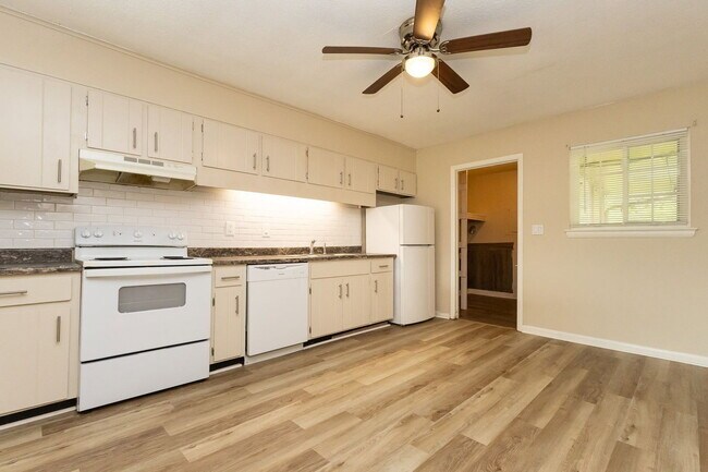 Photo - 3973 Teakwood Dr