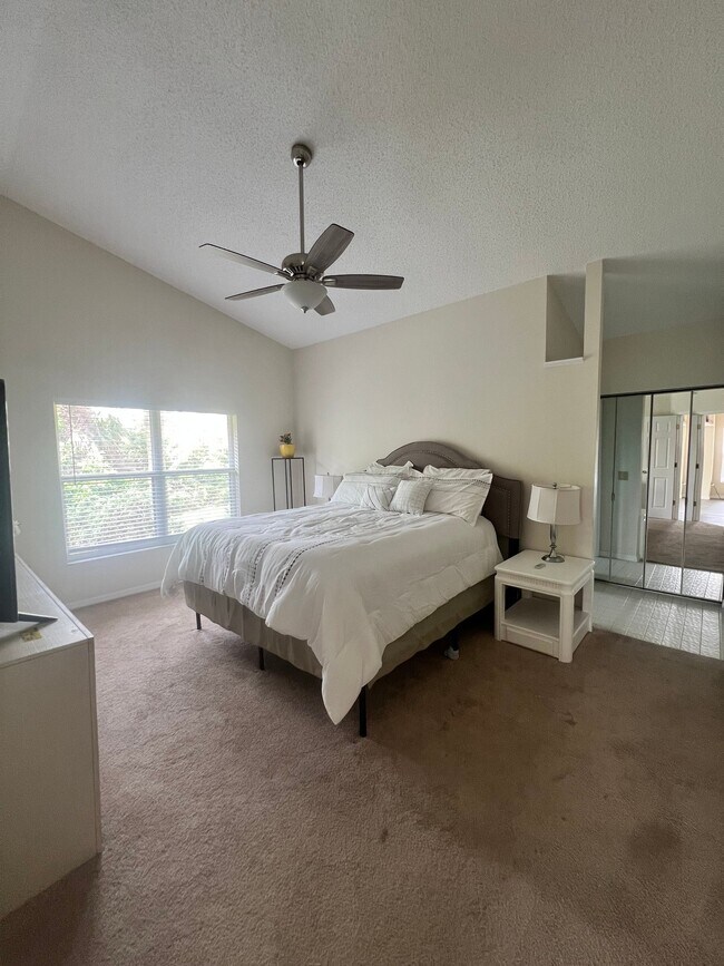 Photo - 810 Harrington Lake Dr N