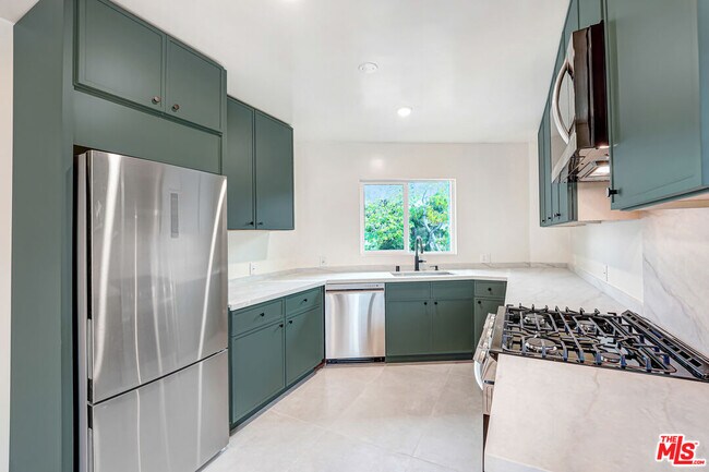 16185 Sunset Blvd Unidad 3