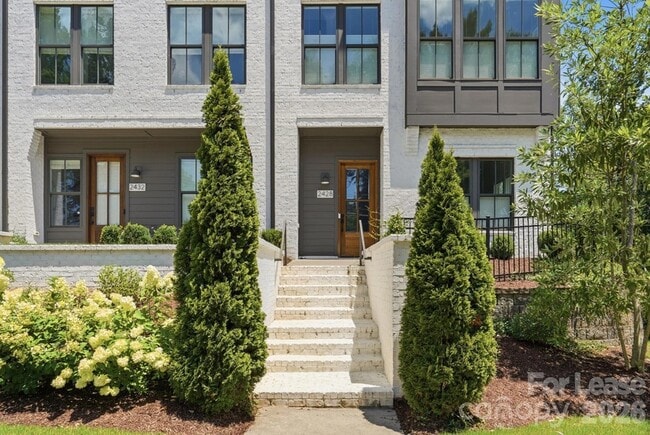 2428 Runnymede Ln