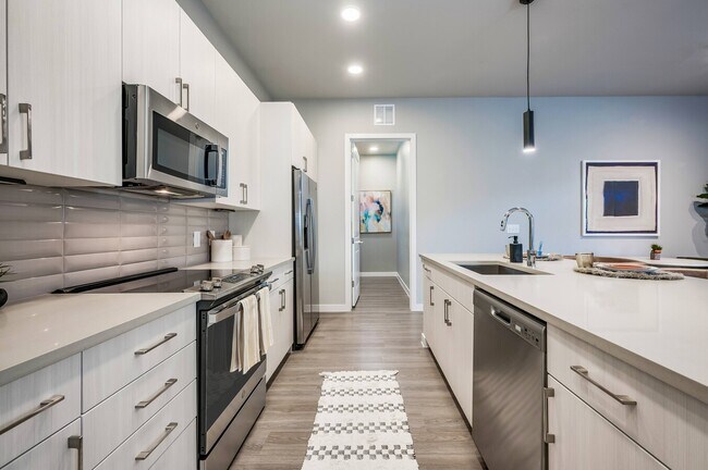 Photo - Live the Lifestyle You Deserve 1/1! Unit L2