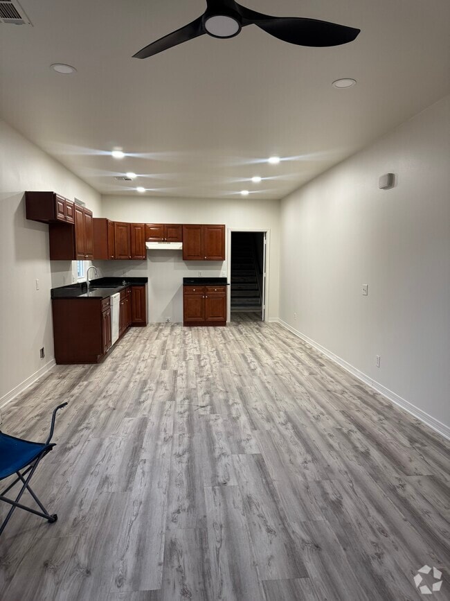 Building Photo - 2830 2nd St Rental