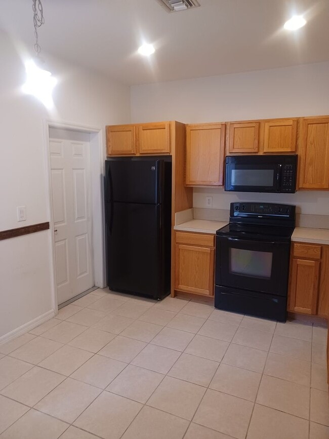 Photo - 10027 Salina St