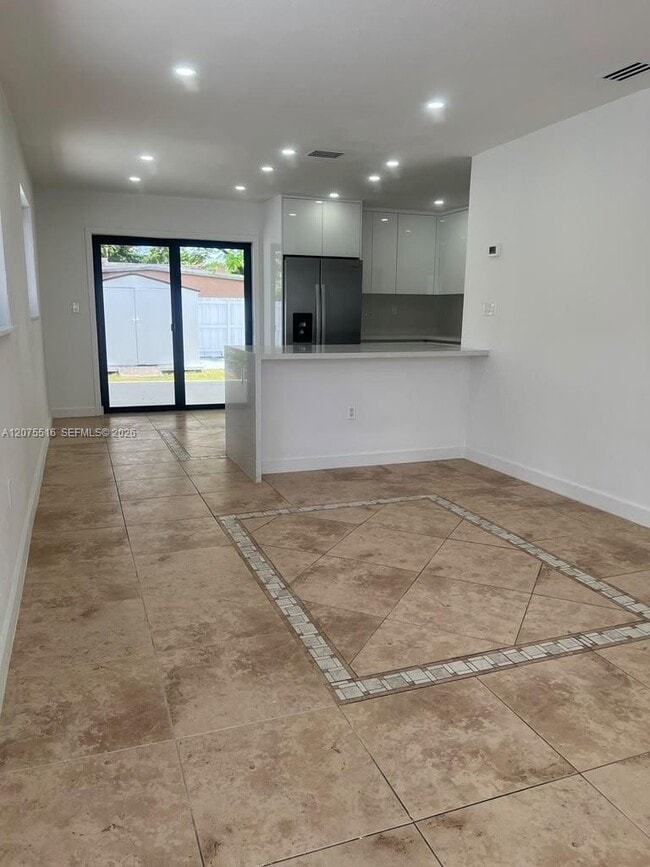 2370 NW 33rd St