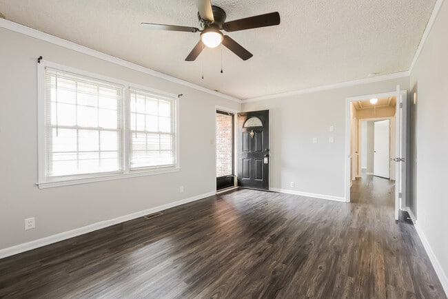 Photo - 409 Shamrock Dr