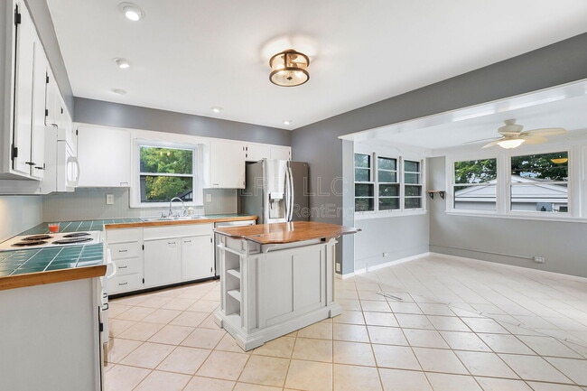 Photo - 206 Daisy Ln