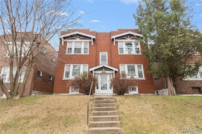 Building Photo - 4234 Dewey Ave Unit 2N