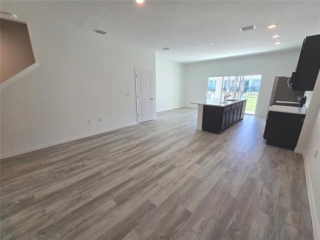 Photo - 737 W Oak Dr