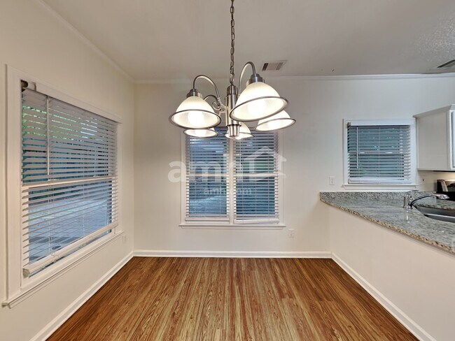 Photo - 403 Pine Grove Way