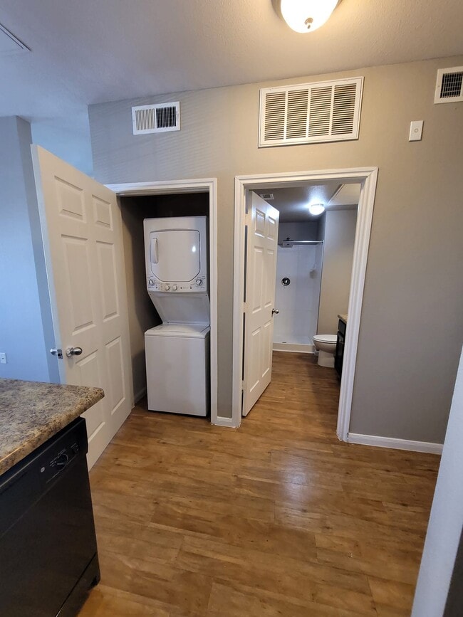Studio/Efficient (W&D included)